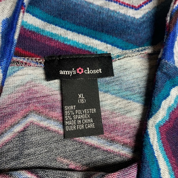 Chevron Patterned Blue and Black Skirt - Picture 4 of 4